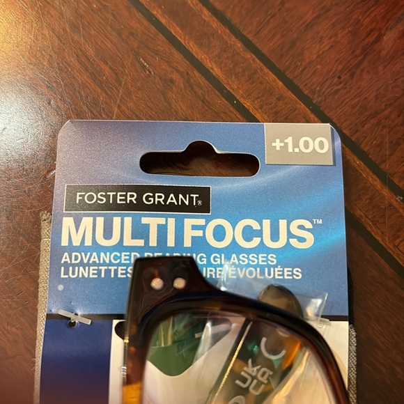 Foster Grant multifocus reading glasses and coordinating faux suede case. - Picture 4 of 8